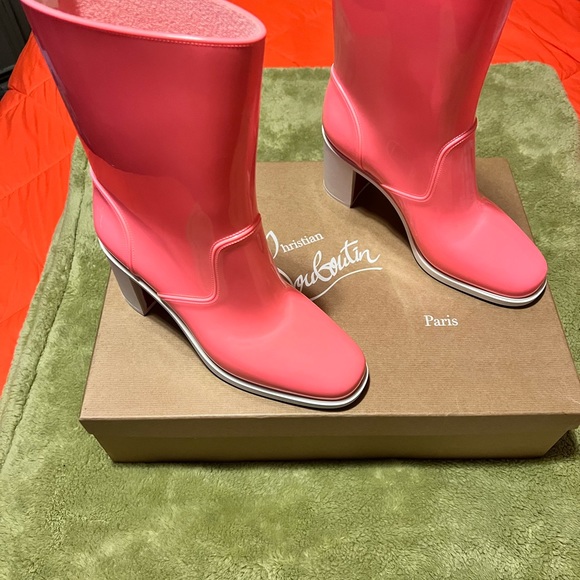 Beautiful Bubblegum pink💖 Christian Louboutins ❤️ - Picture 2 of 12